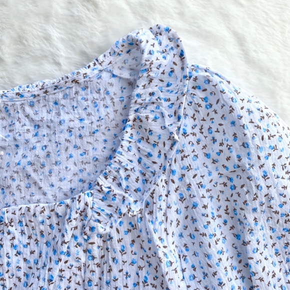 Red Dress Boutique Blue and White Floral Crop Top - Picture 8 of 13